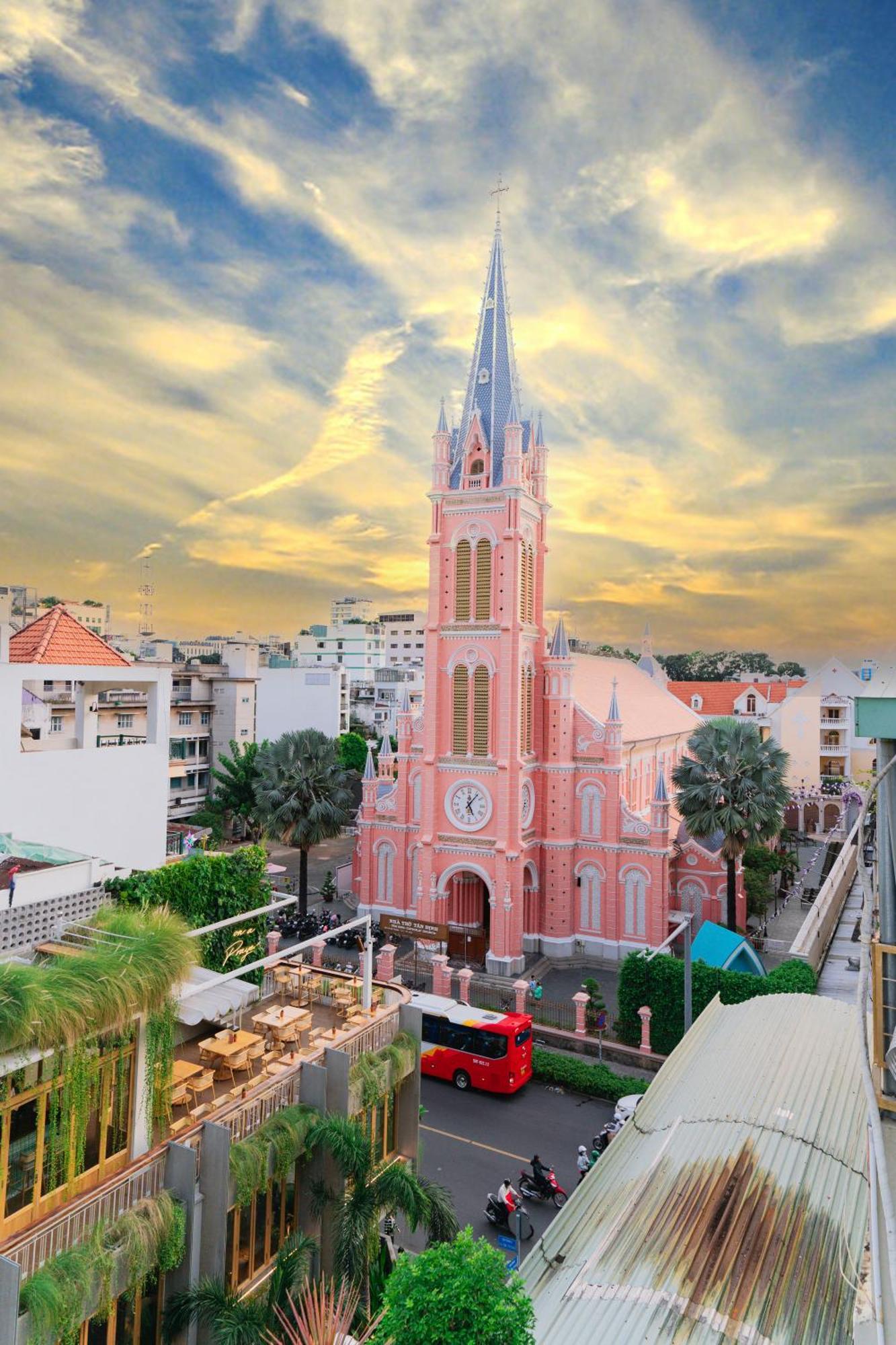 The Nguyens - Pink Church View Maison d'hôtes